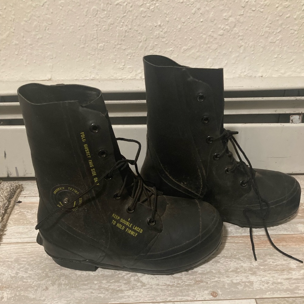 Bata Bunny Boots 1985 SIZE 7W